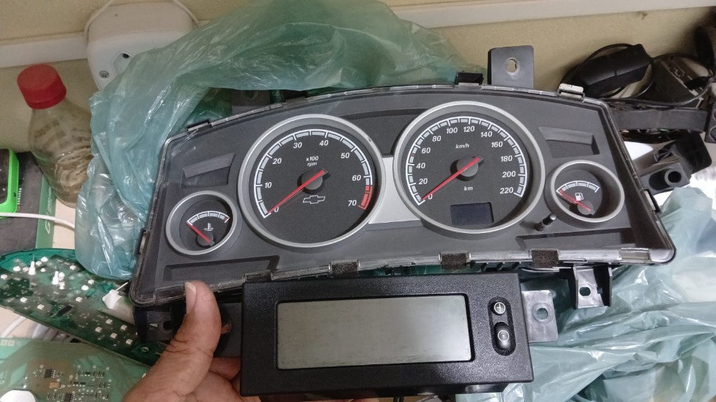 Conserto técnico de painel automotivo